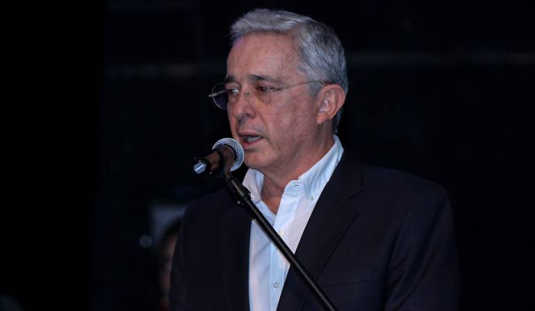 Uribe deberá retractarse de las acusaciones contra Daniel Samper
