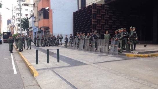 Crisis Venezuela: Fiscal venezolana denuncia "asedio" militar a sede de Fiscalía en Caracas Crisis Venezuela: Fiscal venezolana denuncia "asedio" militar a sede de Fiscalía en Caracas