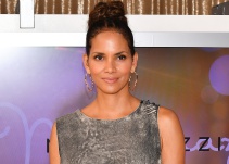 Un hombre puede recuperar a un niño de las garras de los malvados, pero también lo puede hacer una mujer: Halle Berry