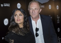 Salma Hayek nunca quiso un marido, y menos uno rico
