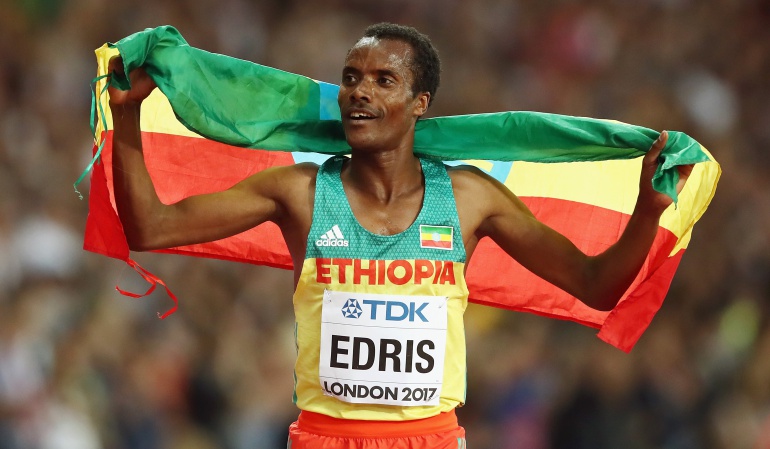 Muktar Edris Mo Farah: Muktar Edris sorprendió a Mo Farah en los 5.000 metros planos del Mundial de Atletismo
