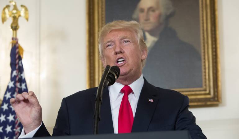 El presidente estadounidense, Donald J. Trump, hace una declaración sobre los brotes de violencia del pasado fin de semana en Charlottesville, Virginia, en la Casa Blanca en Washington.