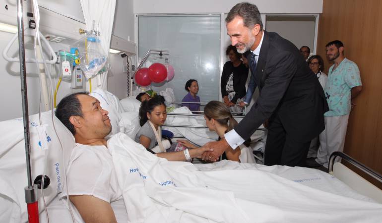 El Rey Felipe VI visita a las victimas de los ataques terroristas en Barcelona.