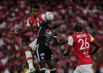 Con jugada de pelota quieta, Santa Fe vence a Millonarios y es líder de la Liga