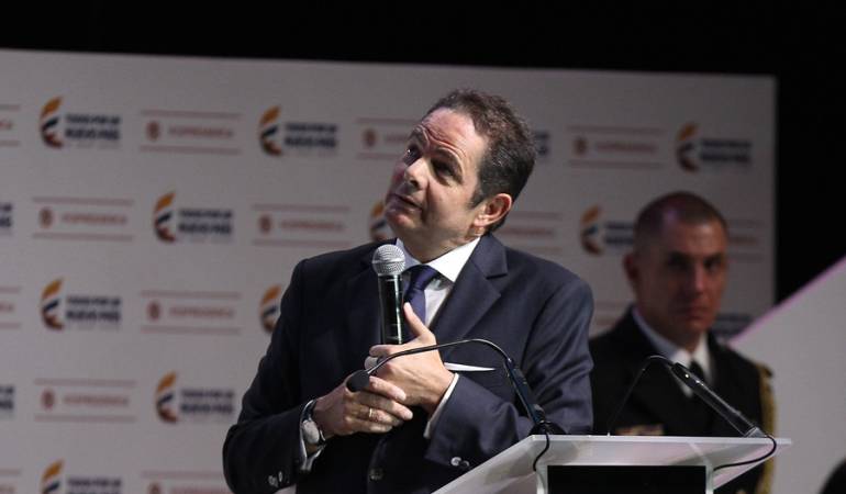 Vargas Lleras Cambio Radical: Vargas Lleras anunciará a Cambio Radical que su candidatura será por firmas