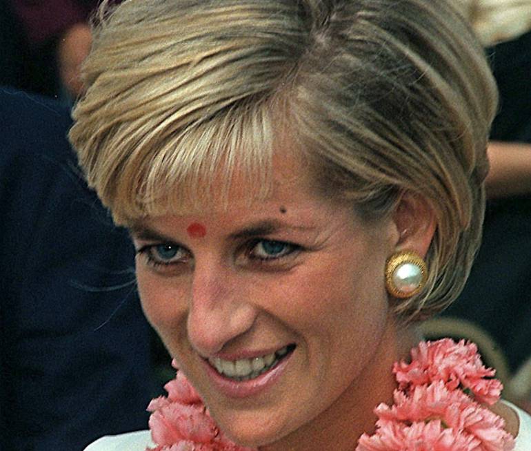 DIANA DE GALES (Crónica): Diana, la princesa que luchó por una monarquía menos rígida y más cercana