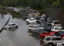 Represas de Houston comienzan a desbordarse
