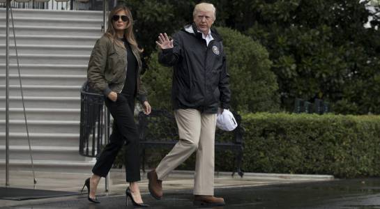 Medios internacionales critican a Melania Trump por usar tacones para ir a zona devastada por huracán en Texas: Los polémicos tacones de Melania Medios internacionales critican a Melania Trump por usar tacones para ir a zona devastada por huracán en Texas: Los polémicos tacones de Melania