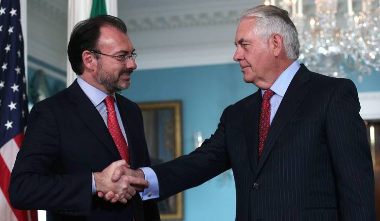 El secretario de Relaciones Exteriores de México, Videgaray, y su homólogo estadounidense, Rex Tillerson.