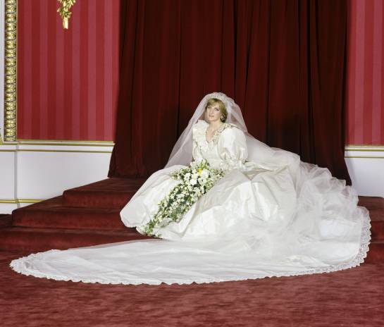 Moda de Diana Gales: Tiaras, trajes y vestidos: los momentos de Diana de Gales en la moda Moda de Diana Gales: Tiaras, trajes y vestidos: los momentos de Diana de Gales en la moda