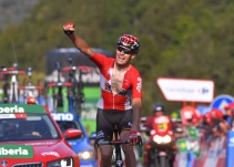 Armee gana la etapa 18; Froome amplia su ventaja sobre Nibali