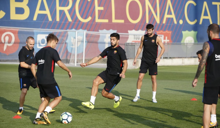 Suarez y Paulinho retomaron entrenamientos con el Barcelona