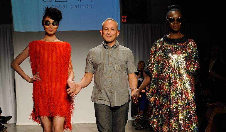 César Galindo y sus modelos durante los Kota Sustainable Style Fashion Awards.