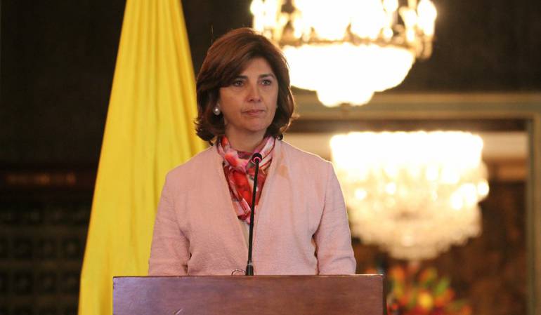 María Angela Holguín.