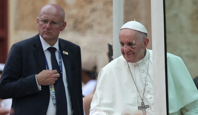 En vivo visita del Papa Francisco a Colombia: Los memes que dejo la “puñada” del papa