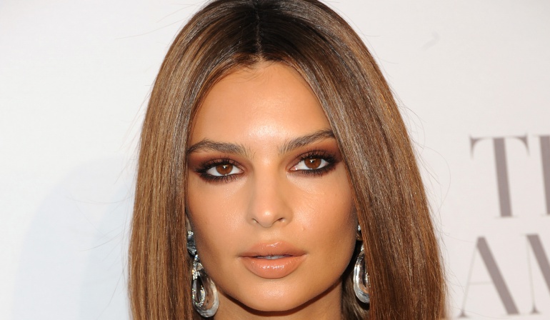 Emily Ratajkowski denuncia que revista retocó partes de su cuerpo en portada Emily Ratajkowski denuncia que revista retocó partes de su cuerpo en portada