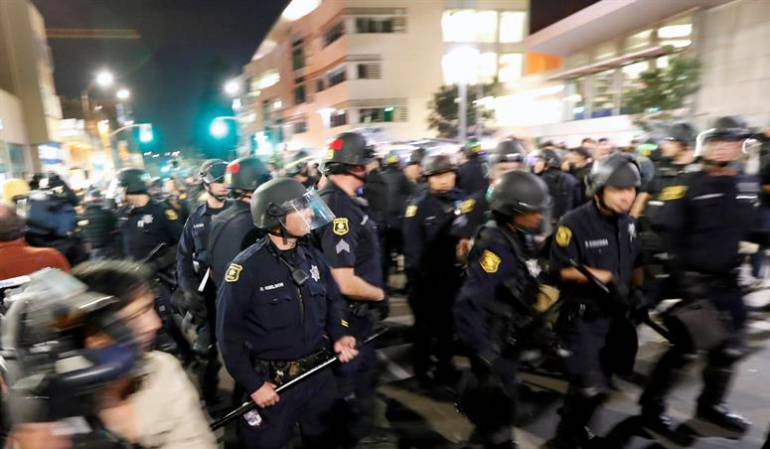 Disturbios Estados Unidos asesinatos negro: Protestas en EE.UU. por libertad de expolicía señalado de asesinato