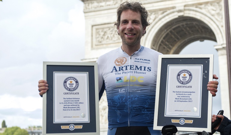 Ciclista británico completa la vuelta al mundo en 78 días