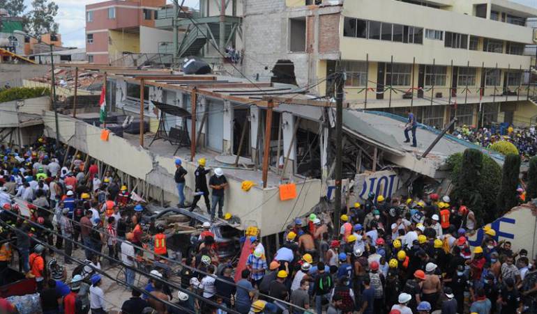 Terremoto México: Rescatan cuerpo de una maestra en colegio derrumbado por terremoto en México
