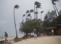 Huracán María deja al menos 6 muertos en Puerto Rico y 15 en Dominica