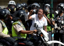 Diputada venezolana Gaby Arellano pidió corredor humanitario en la frontera