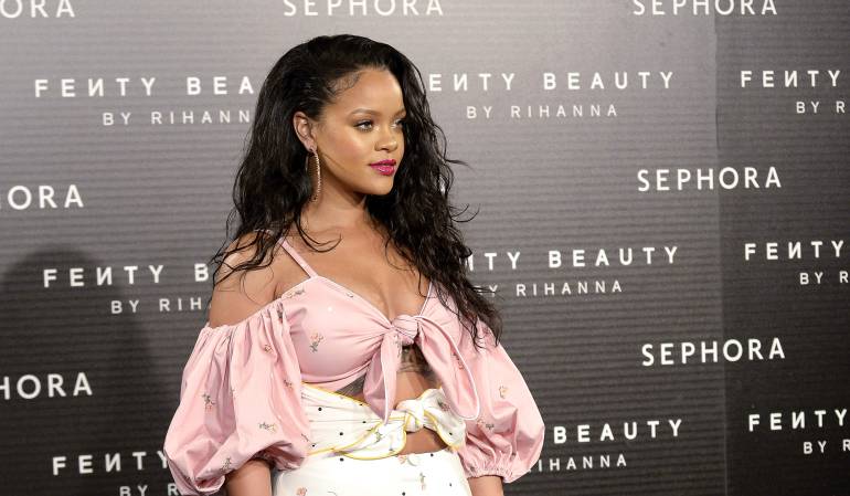 Marca de cosméticos de Rihanna: Marca de cosméticos de Rihanna es elogiada por su diversidad