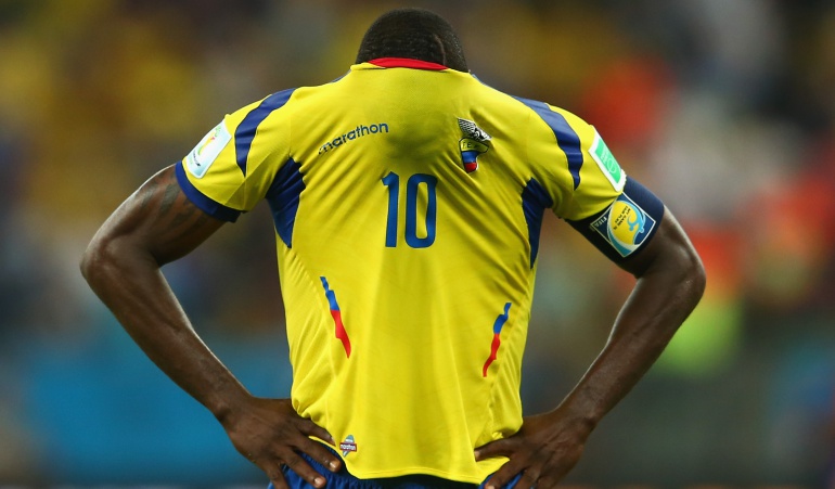 FIFA multó a Ecuador por cantos homofóbicos en el partido ante Perú