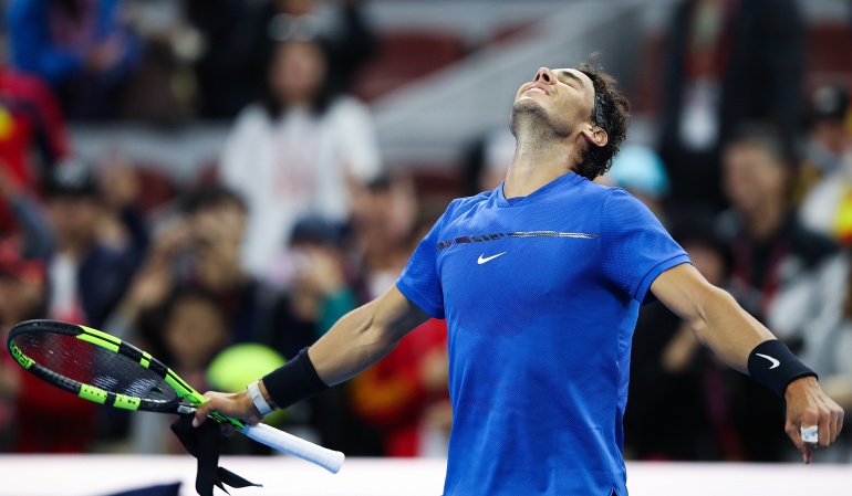 Nadal salva dos puntos de partido y avanza en el ATP de Pekín