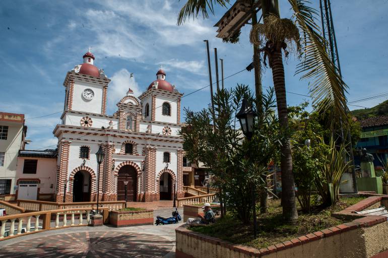 8.000 millones pesos serán destinados a la vía secundaria entre Heliconia y el Alto El Chuscal