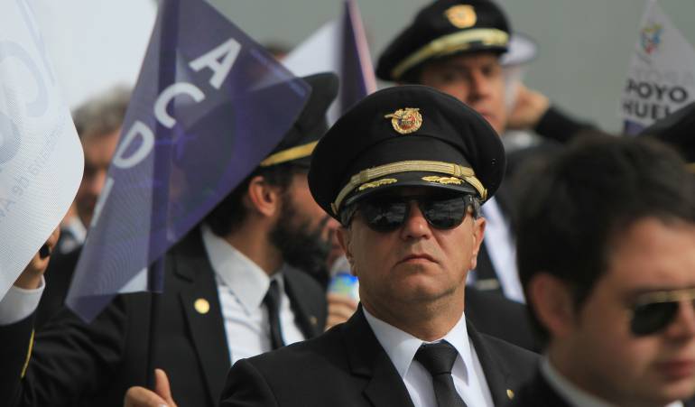 Diferendo avianca y pilotos de Acdac: Avianca dice que el conflicto con Acdac debe resolverse en las instancias legales Diferendo avianca y pilotos de Acdac: Avianca dice que el conflicto con Acdac debe resolverse en las instancias legales