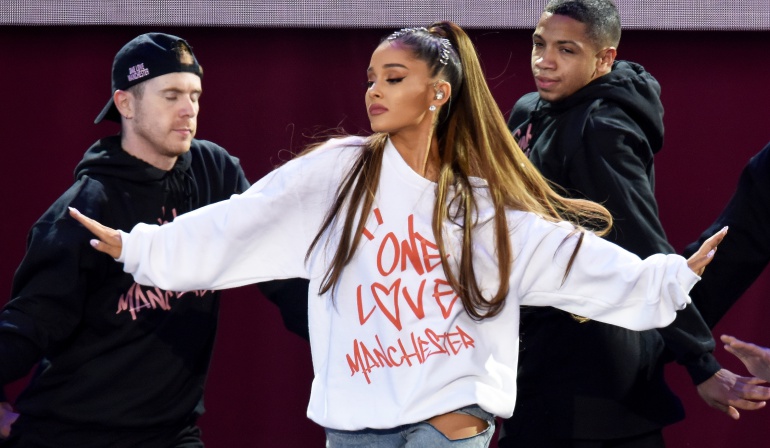Ariana Grande: Burlas en redes por pose de Ariana Grande
