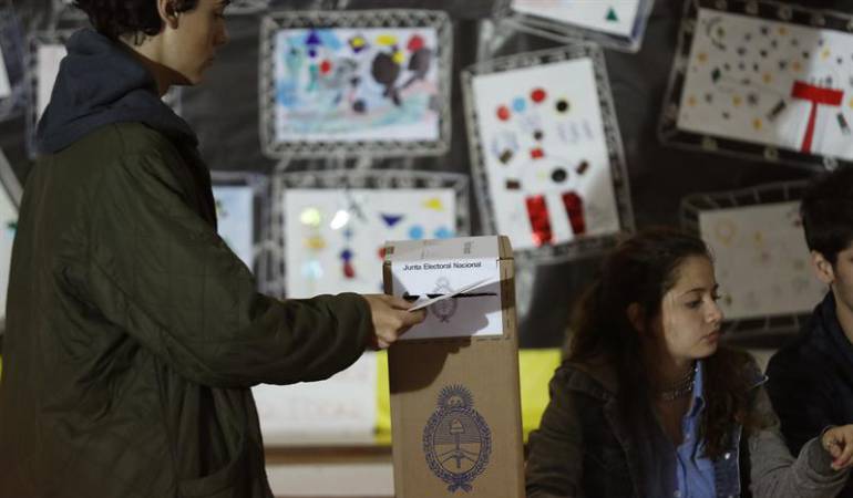Elecciones legislativas de Argentina: Cierran los centros de votación de las elecciones legislativas de Argentina