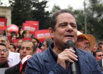 Reducción voluntaria de cultivos de coca es un fracaso: Vargas Lleras