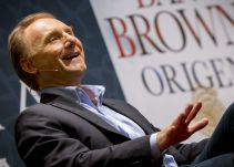 Dan Brown, el favorito de los lectores en 2017