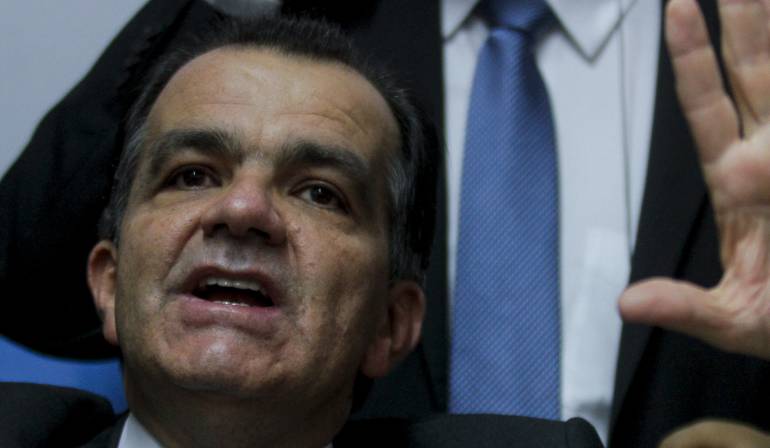 Uribistas piden a Zuluaga volver a ser candidato presidencial del CD: Más de 200 uribistas le piden a Óscar Iván Zuluaga que sea candidato presidencial