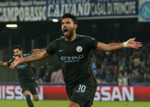 El City, con gol histórico de Agüero, se clasifico a los octavos en la Champions