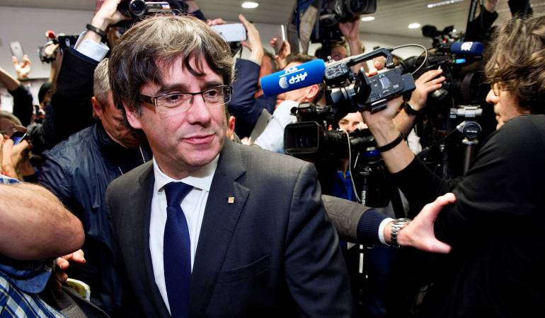 Carles Puigdemont se entrega a la Policía de Bélgica