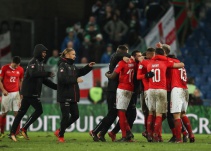 Suiza clasifica al Mundial con una actuación heroica de Ricardo Rodríguez