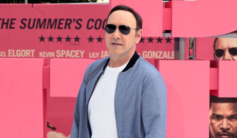Clases de yoga y lectura, las primeras fotos de la rehabilitación de Kevin Spacey