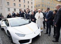 ¿Por qué le regalan un Lamborghini al papa?