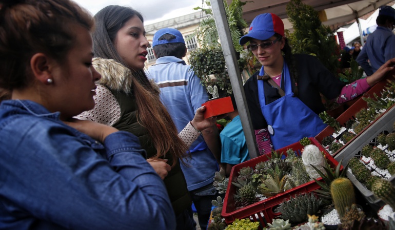 Leve recuperación de la confianza del consumidor en noviembre