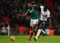 Davinson disputó los 90 minutos en el empate del Tottenham