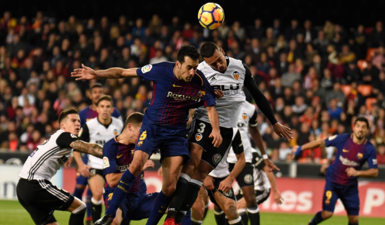Valencia 1-1 Barcelona Liga Santander: Valencia y Barcelona igualan en un juego marcado por la polémica