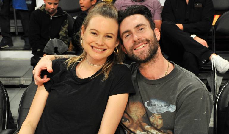 Adam Levine muestra los glúteos: ¡Dos duraznos!, la tierna imagen de Adam Levine con su hija
