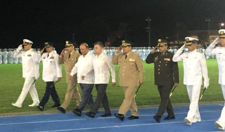 Presidente pide a nuevo comandante de las fuerzas armadas trabajar por la paz: Santos pidió al general Mejia defender la paz con contundencia