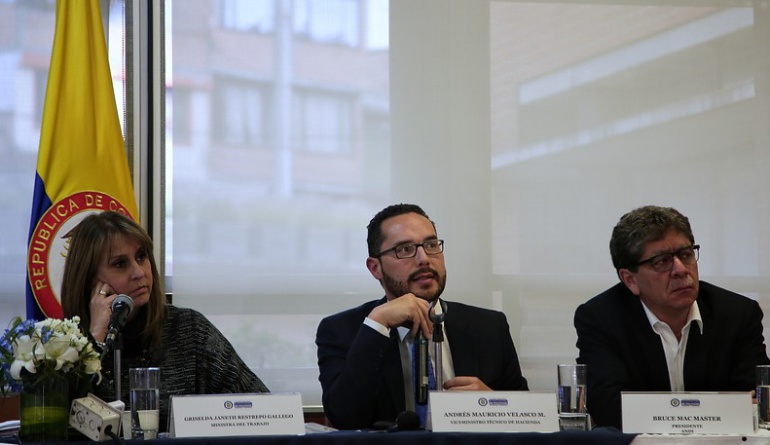 Arranca el primer 'round' para definir el salario mínimo de 2018 Arranca el primer 'round' para definir el salario mínimo de 2018