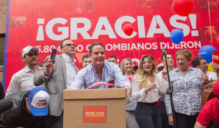 Vargas Lleras Registraduría: Vargas Lleras entregó 5’804.500 firmas a la Registraduría