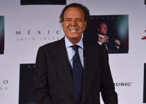 Admiten a trámite demanda de paternidad interpuesta a cantante Julio Iglesias