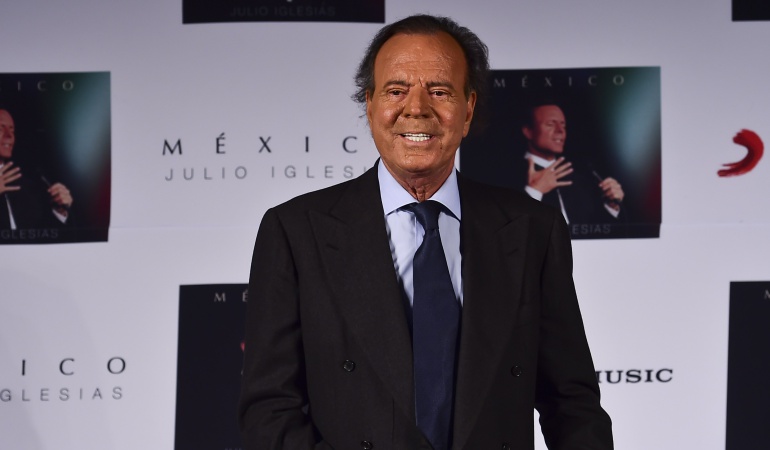 Admiten a trámite demanda de paternidad interpuesta a cantante Julio Iglesias