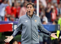 Sevilla destituye al entrenador Eduardo Berizzo